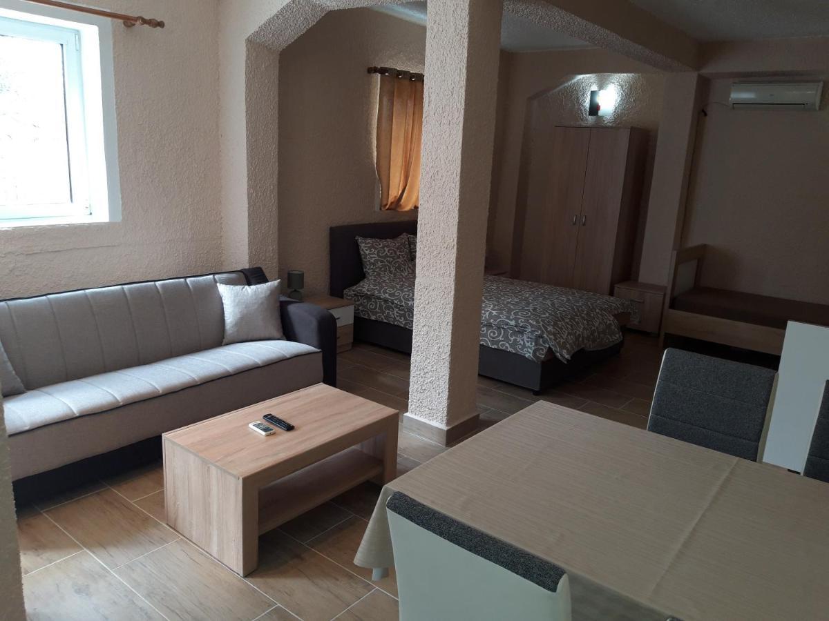 Kazablanka Rooms Aerodrom Susunja Exterior photo