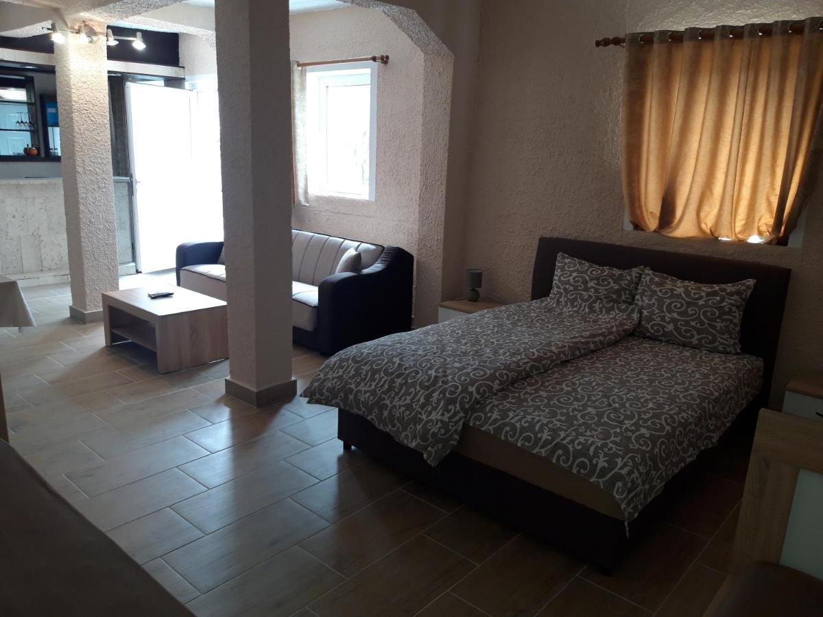 Kazablanka Rooms Aerodrom Susunja Exterior photo